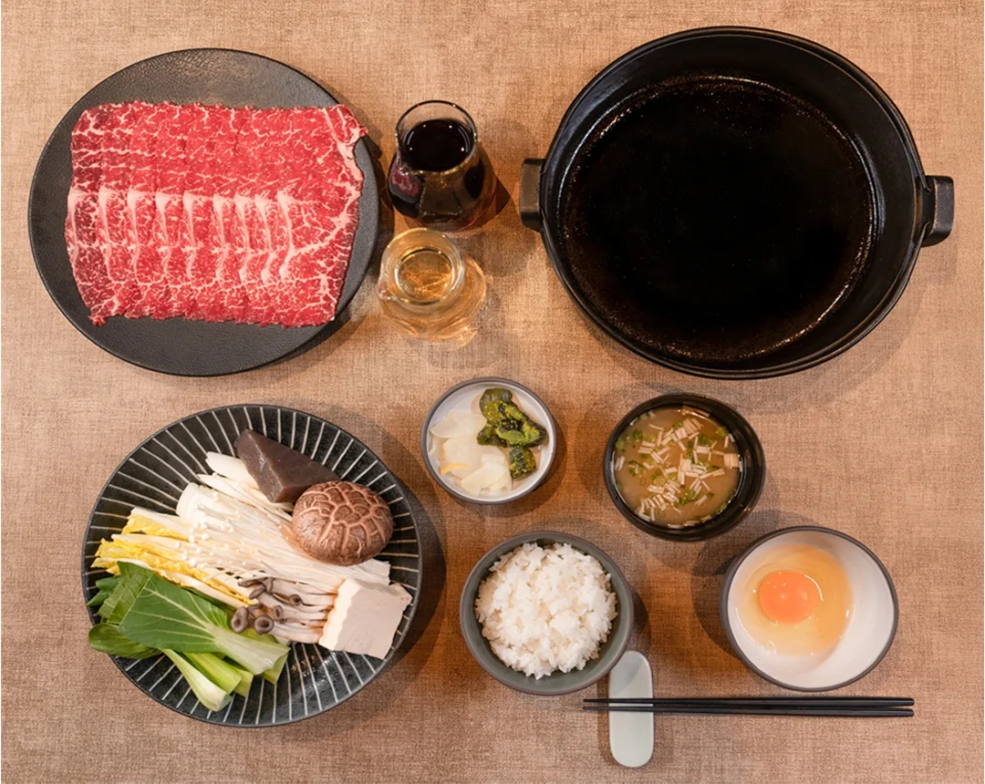 ハウスオブ新世界 江南店 — HONのすき焼き定食(韓牛と野菜、卵)