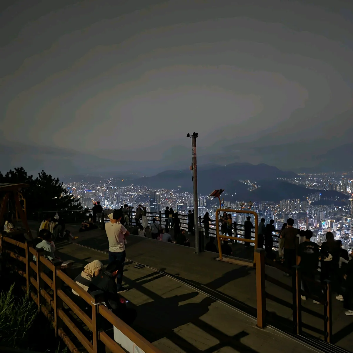 荒嶺山の展望デッキから見る釜山の夜景