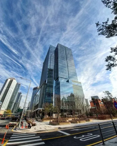 HYBE 本社（龍山）