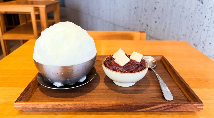 イルホダンパッ — 白い氷と小豆・餅のパッピンス