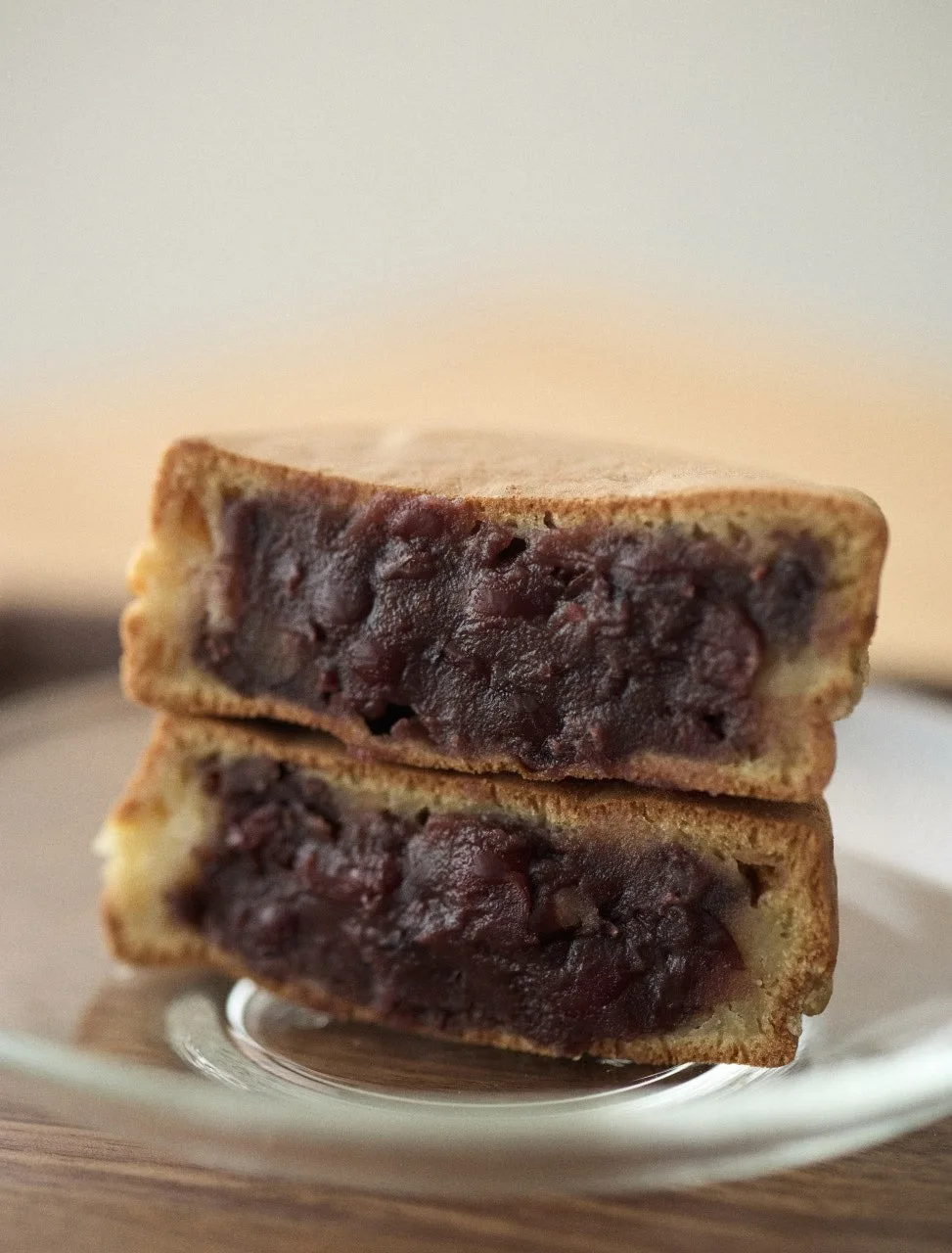 イルホダンパッ — 小豆あんが詰まった焼き菓子の断面