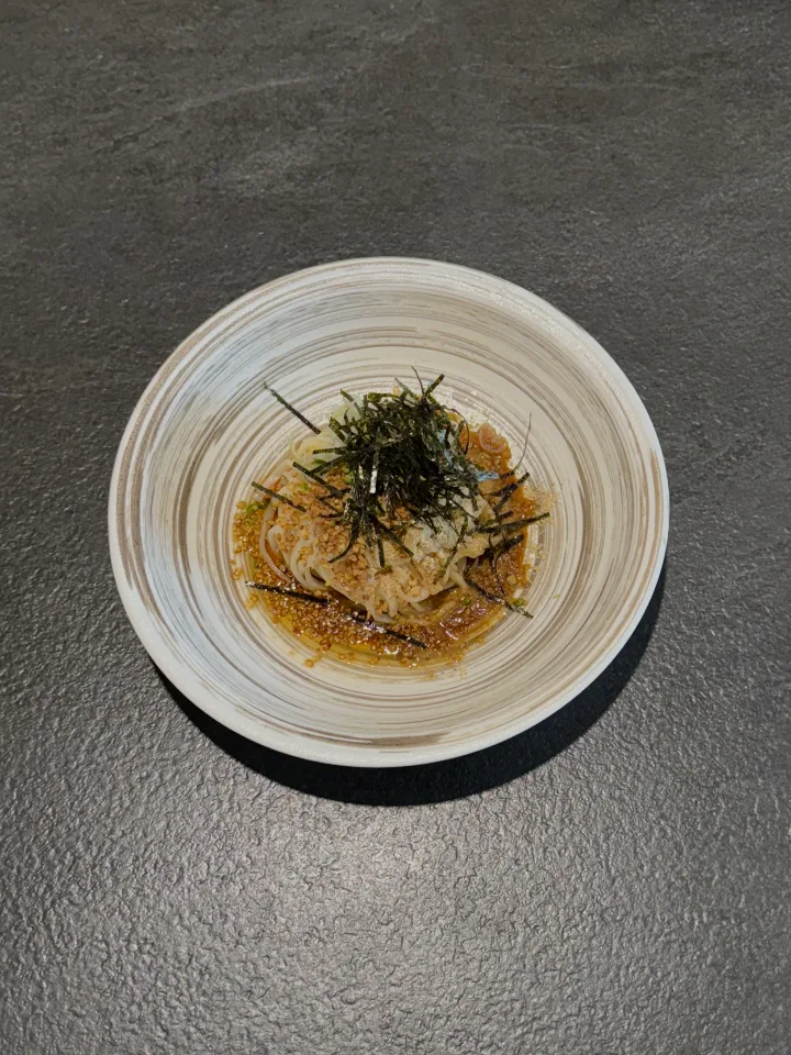 エゴマ油のビビン麺