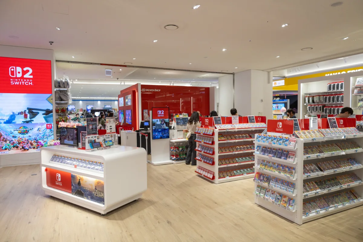 アイパークモール 龍山店 — ゲームソフトが並ぶ売り場