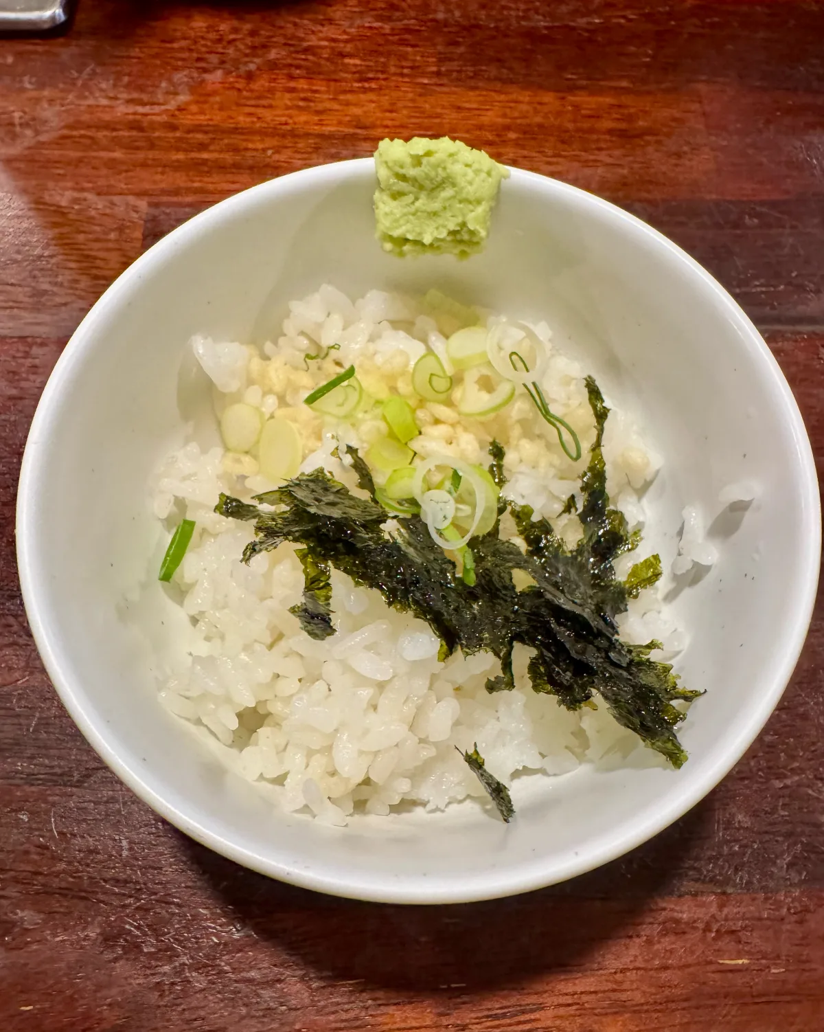 わさびと海苔を添えたご飯