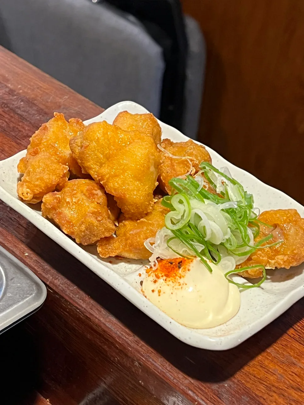 IRIE RAMEN — ネギとマヨネーズを添えた鶏の唐揚げ