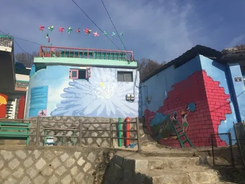滋満壁画村