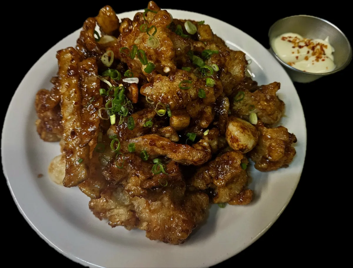 ニンニク醤油だれをからめた鶏唐揚げ