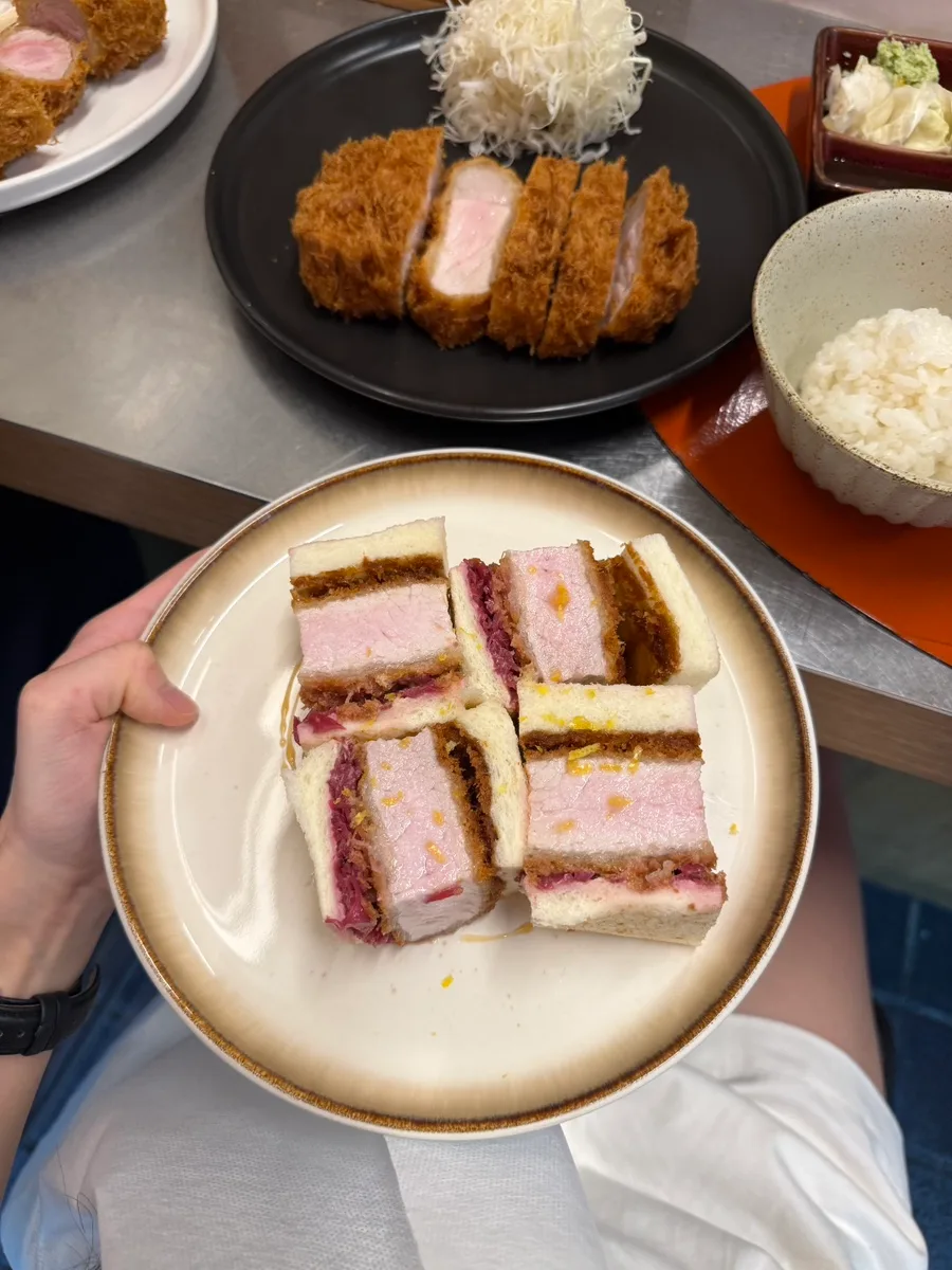 JEEZ — カツサンドとカツの食卓
