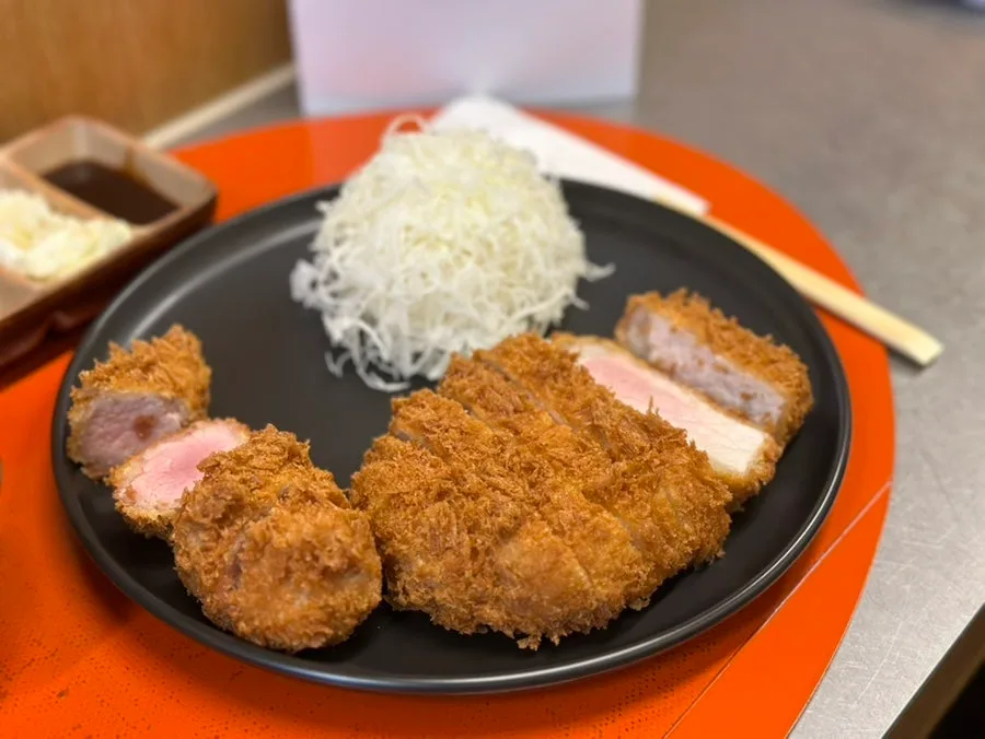 ロースとヒレが並ぶミックスカツ