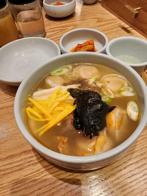 JINJIN MANDU 市庁店