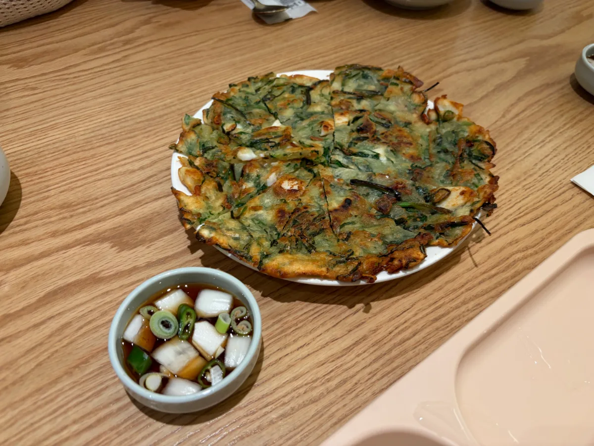 こんがり焼いたニラチヂミ