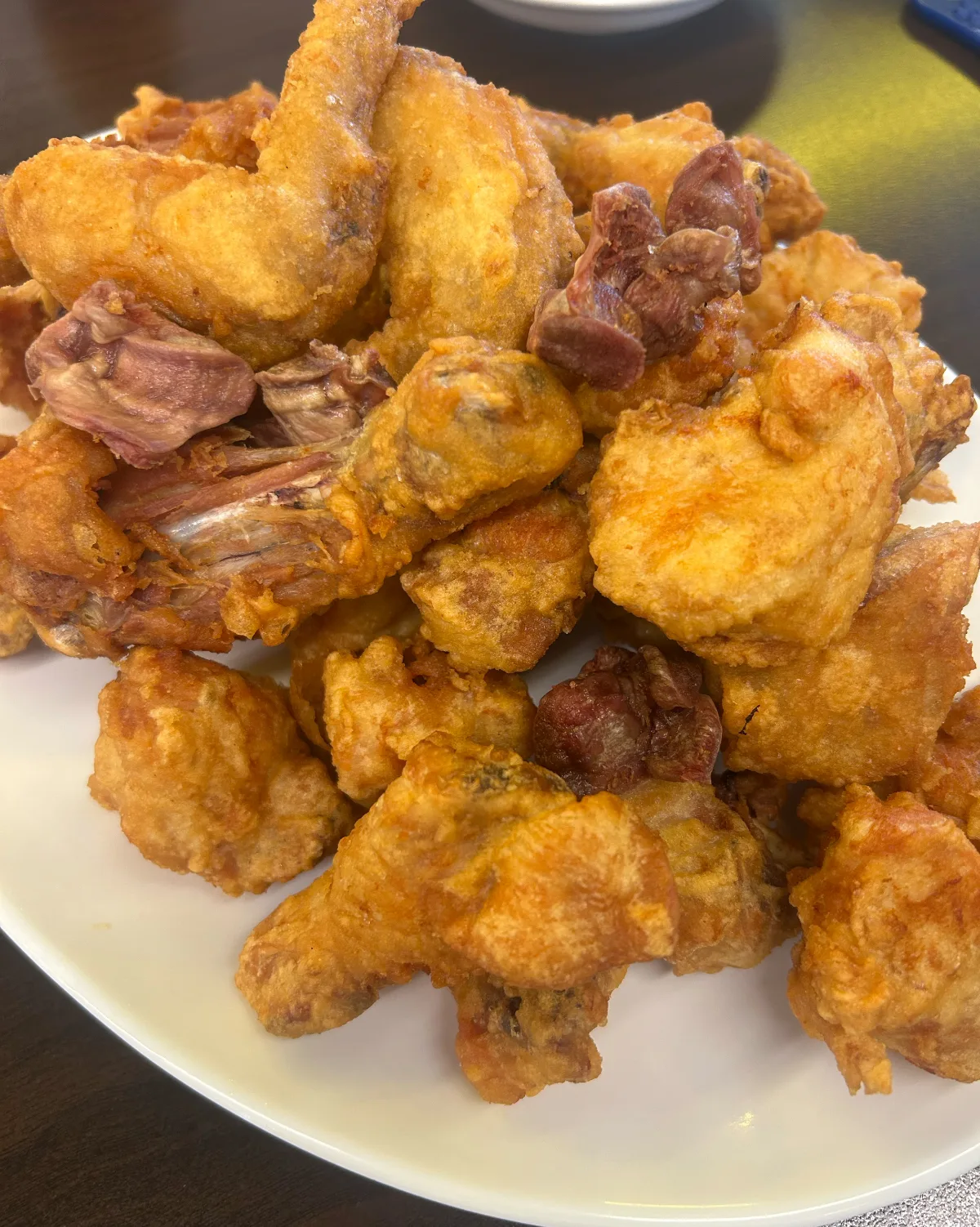 フライドチキンに添えられた砂肝