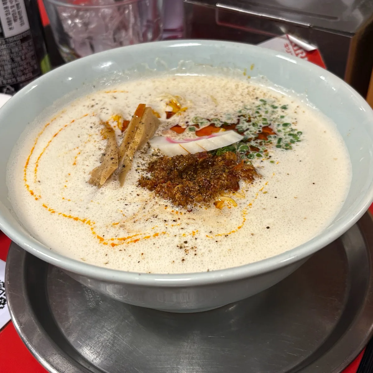 白いごまスープの担々麺