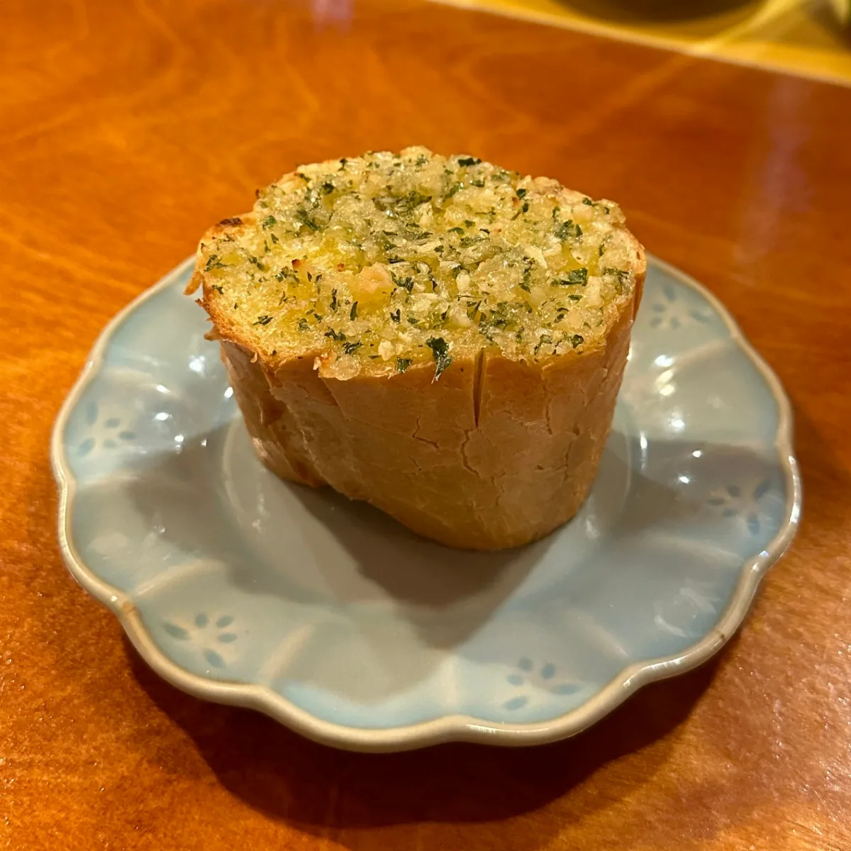 コンブ 乙支路店 — 香草がのった焼きバゲット