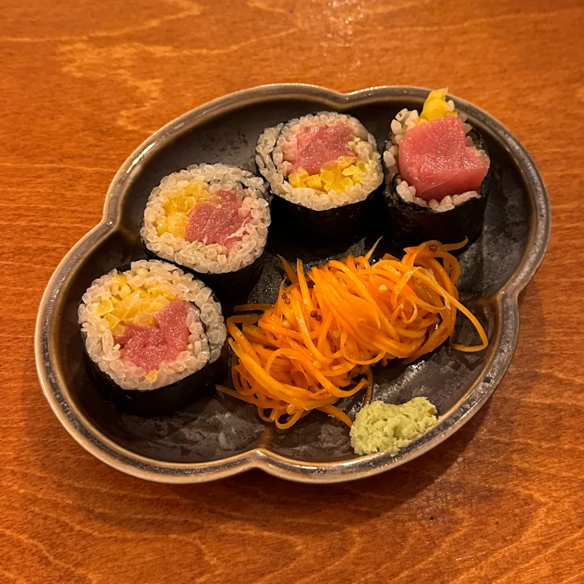 コンブ 乙支路店 — トロたく巻きの小皿