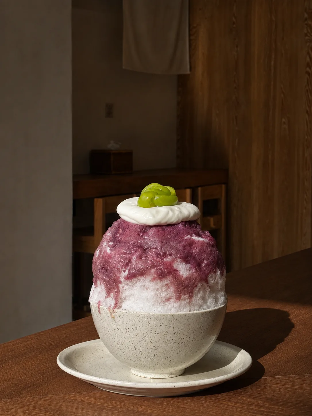 KORIYA 望遠店 — ぶどう色のソースを重ねたかき氷