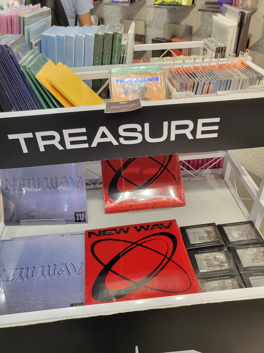 TREASUREのアルバム売り場
