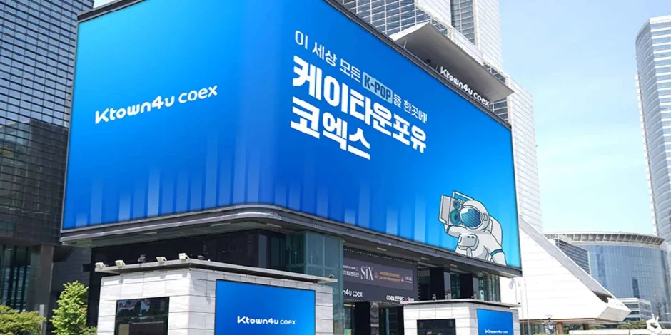 青い看板が目印のKtown4u
