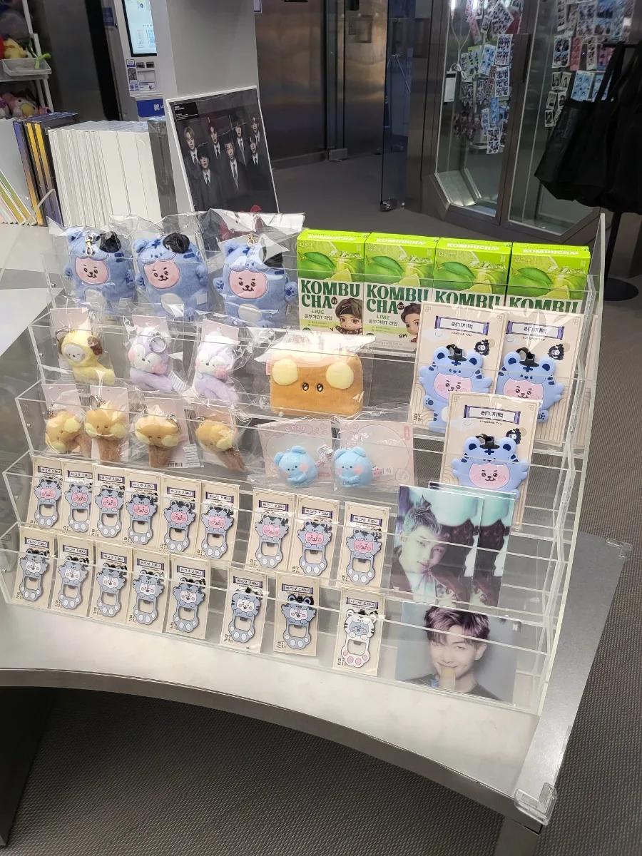Ktown4u COEX店 — キャラクターのぬいぐるみと小物