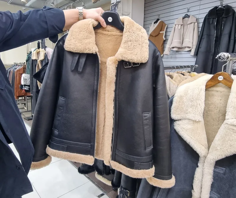 クァンヒ市場 — ボア付きのムートンジャケット