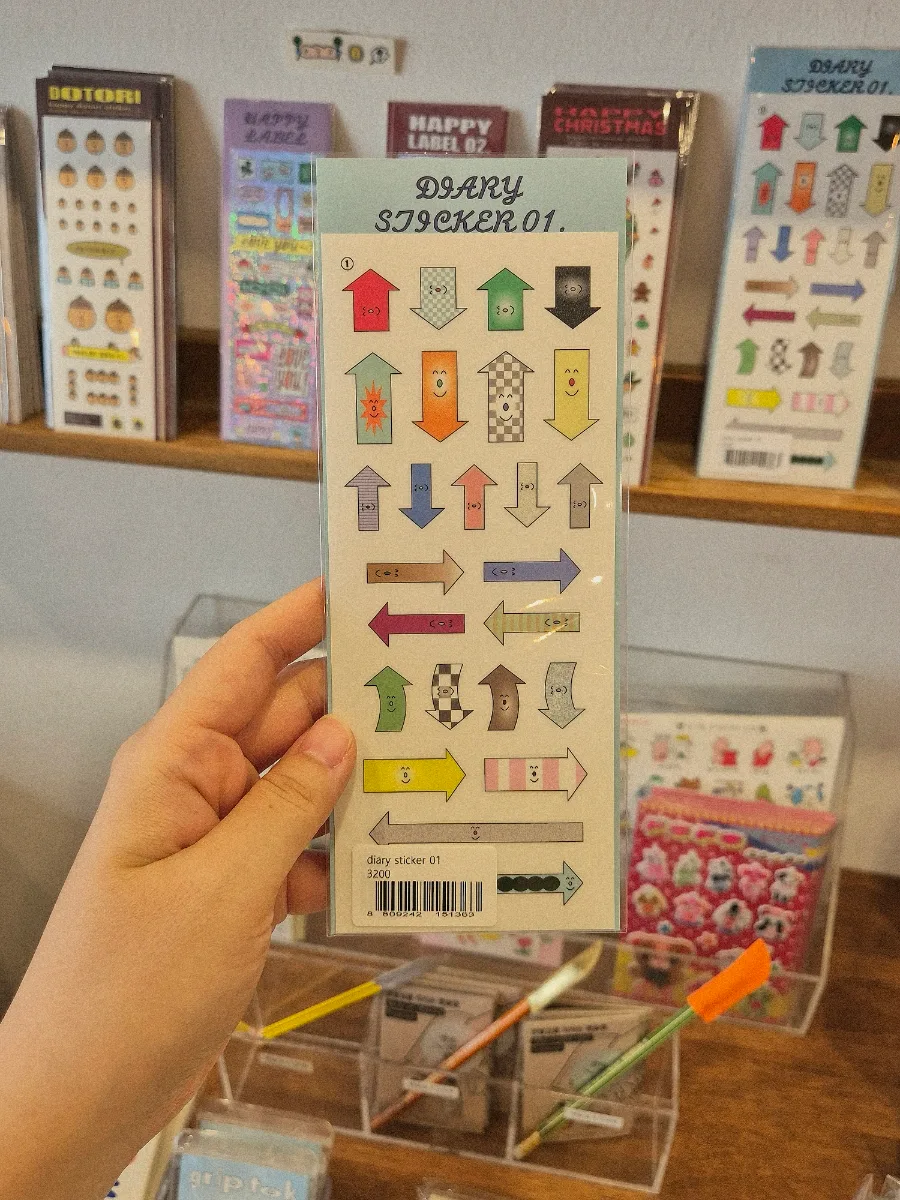 手帳用のシールを手に取ったところ