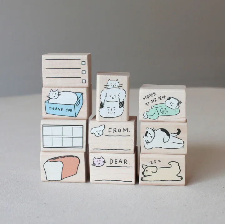絵柄の違う木のスタンプを積んだところ