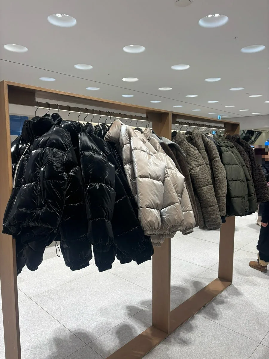 ロッテアウトレット ソウル駅店 — ZARAのダウンジャケットのラック