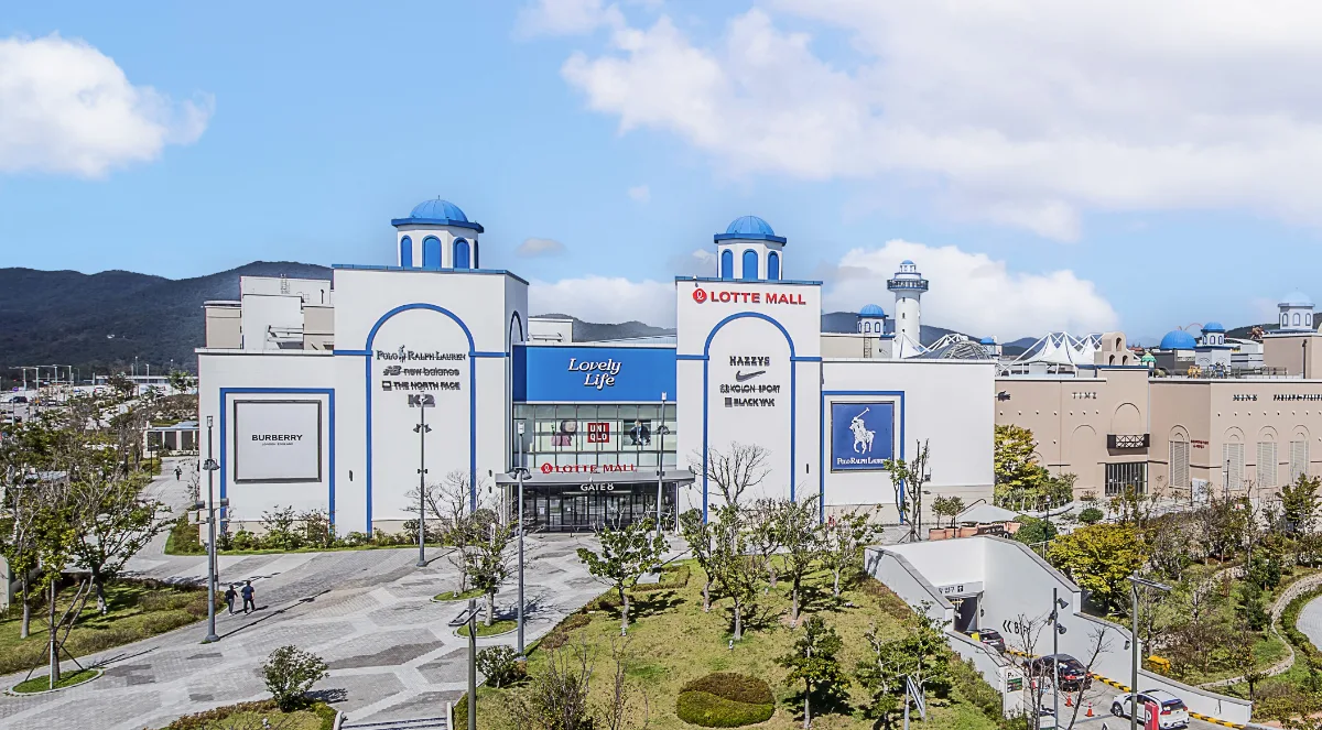 ロッテプレミアムアウトレット 東釜山店 — 青い縁取りのロッテモール