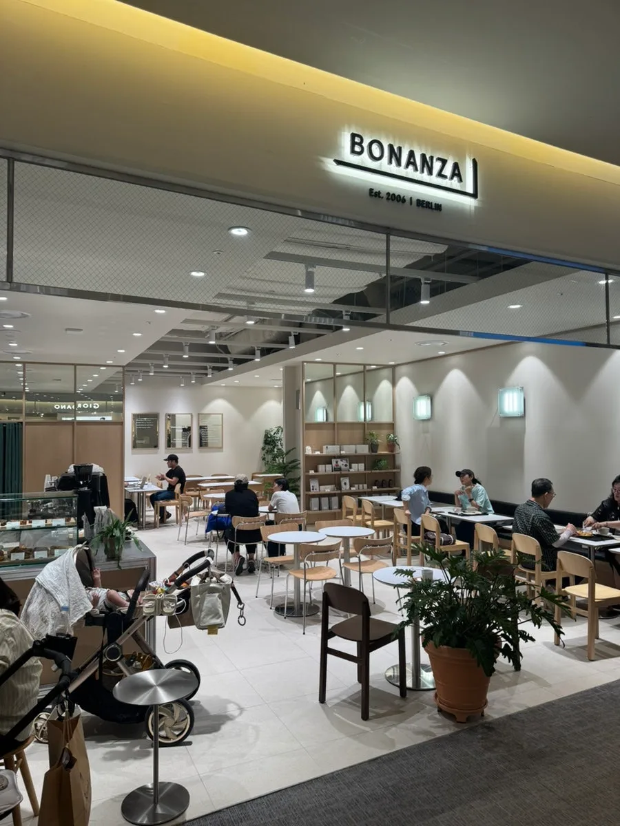 ブランチカフェBONANZAの店内