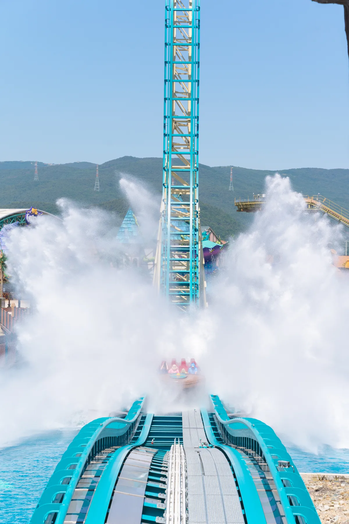着水時に上がる大きな水しぶき