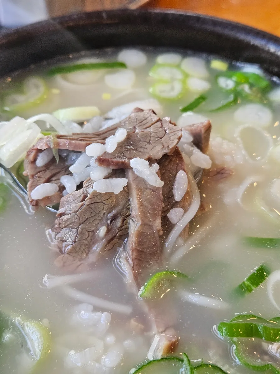 麻浦ヤンジソルロンタン — 牛肉とご飯をすくったソルロンタン