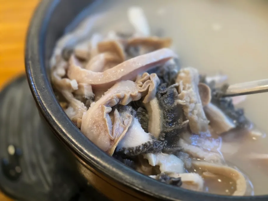 麻浦ヤンジソルロンタン — 牛の内臓がたっぷり入ったスープ