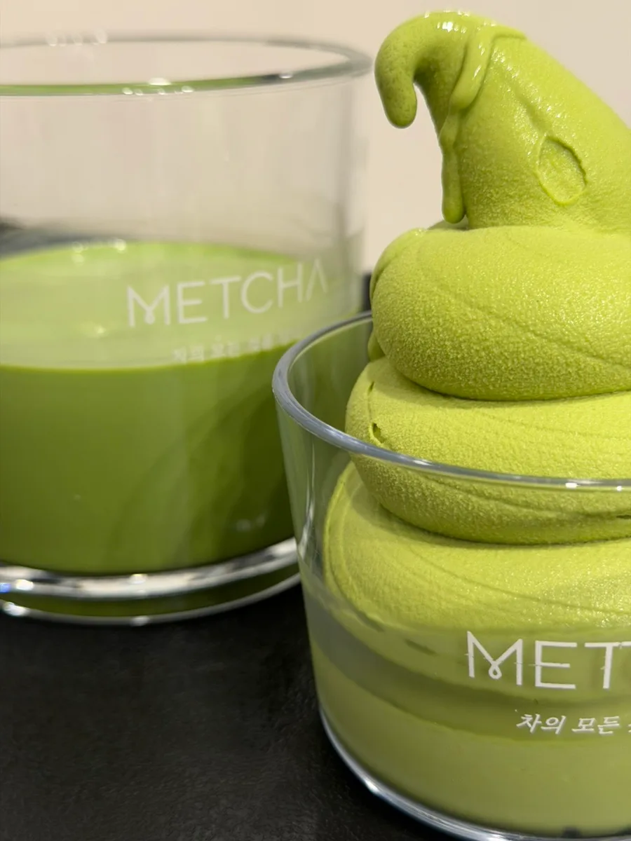 METCHA 明洞本店 — 抹茶アイスと緑色のドリンク
