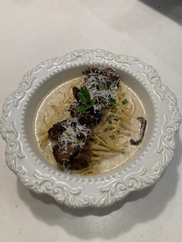 牛ヒレ肉ときのこのクリームパスタ
