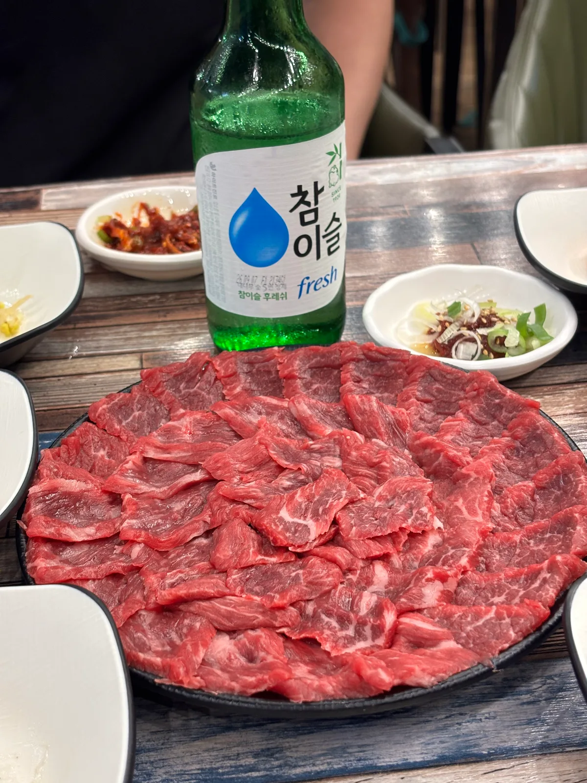 ムンティギの大皿と韓国焼酎