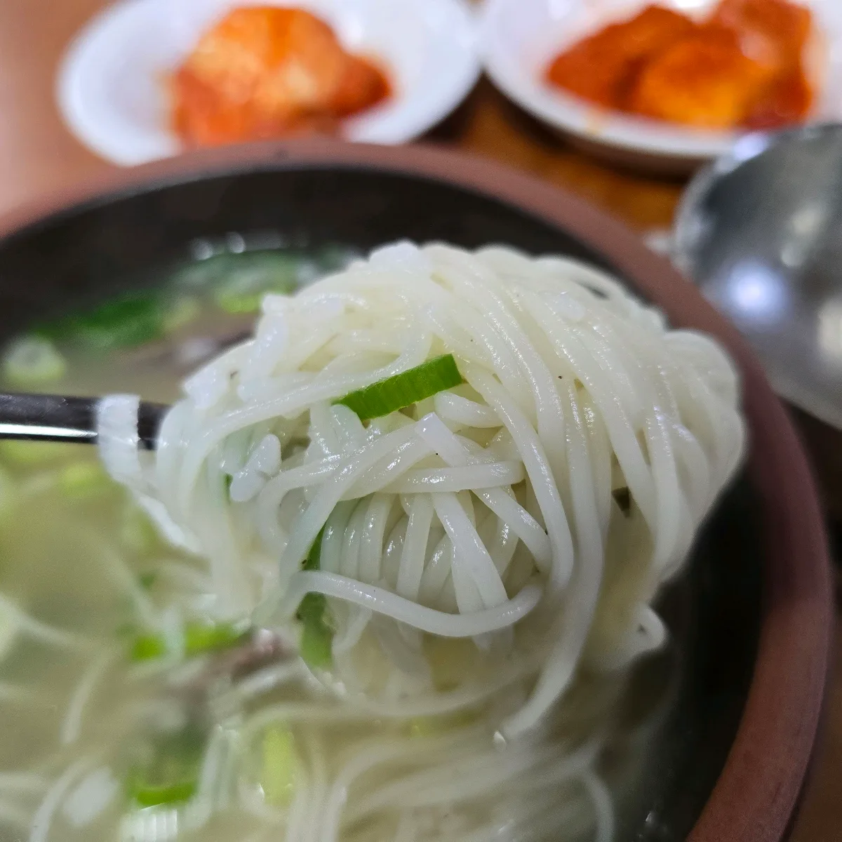 ソルロンタンから持ち上げた麺