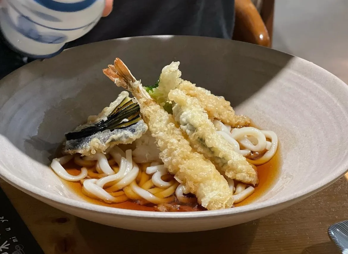 味羽也 — エビ天をのせた冷たいうどん