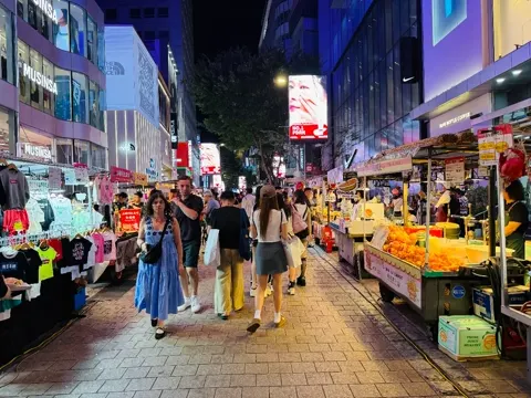 明洞通り