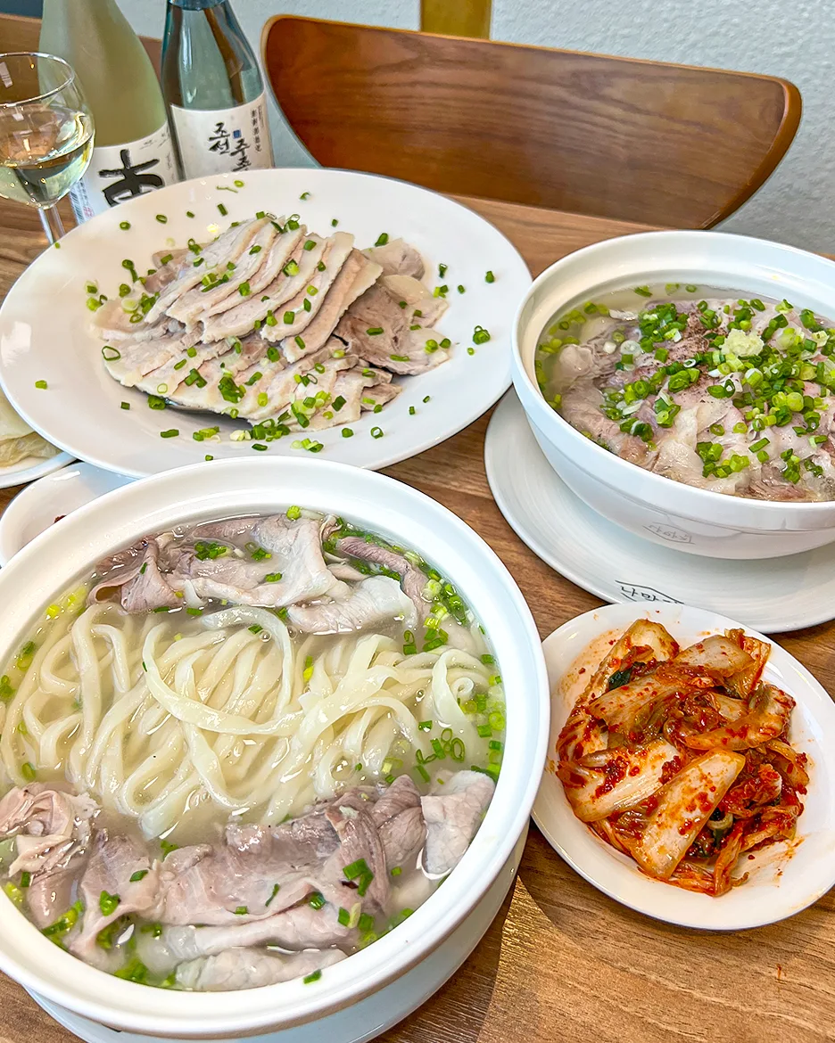 豚肉入りカルグクスとキムチ