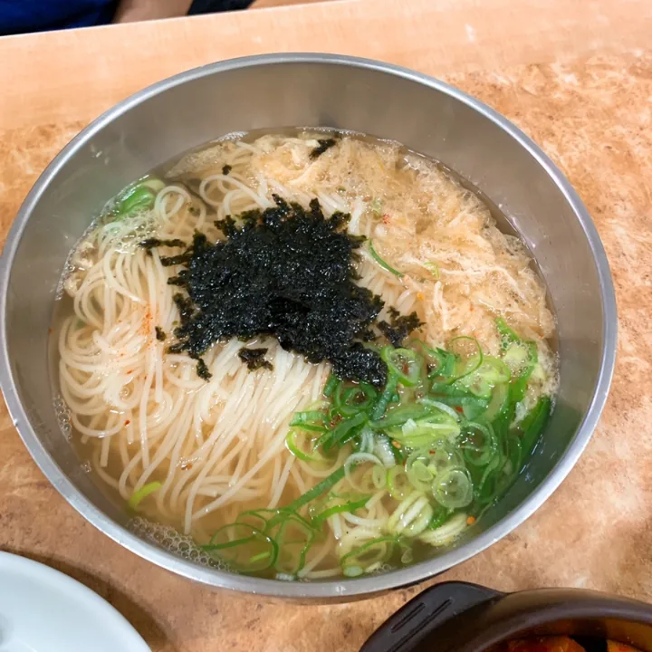 ミョルチグクス（煮干しだしの麺）