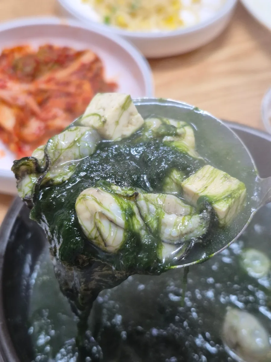 南海牡蠣クッパ — 牡蠣と豆腐が入ったメセンイのスープ