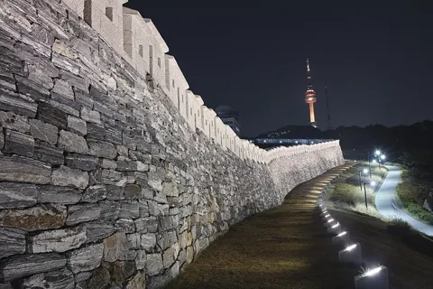 南山公園 白凡広場