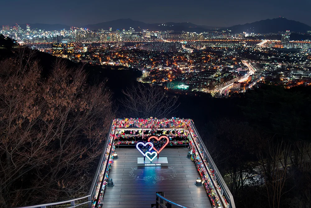 夜の南京錠テラスとソウル夜景