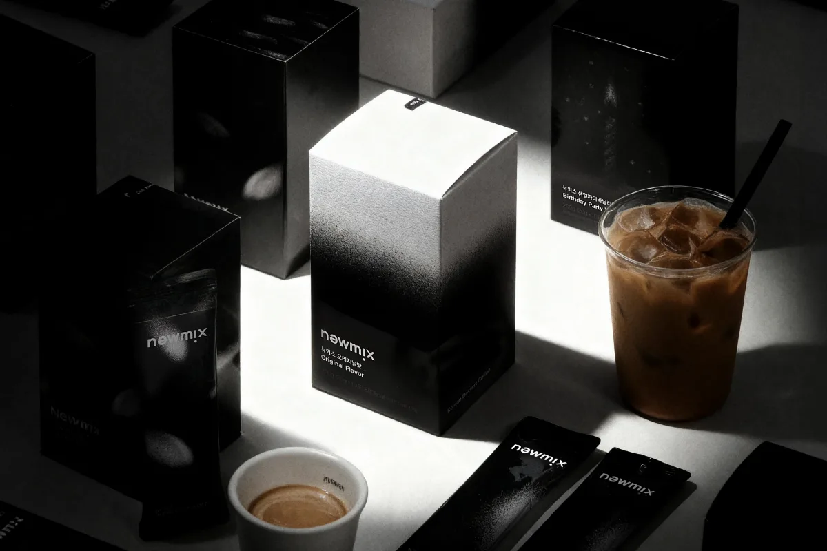 オリジナル味の箱とコーヒー