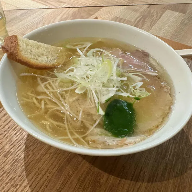 澄んだスープのチャーシュー麺