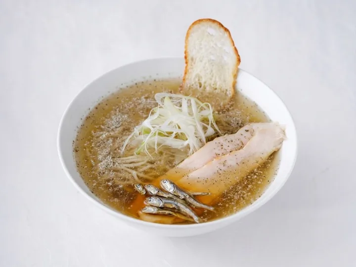 煮干し塩ラーメン（豚チャーシュー）