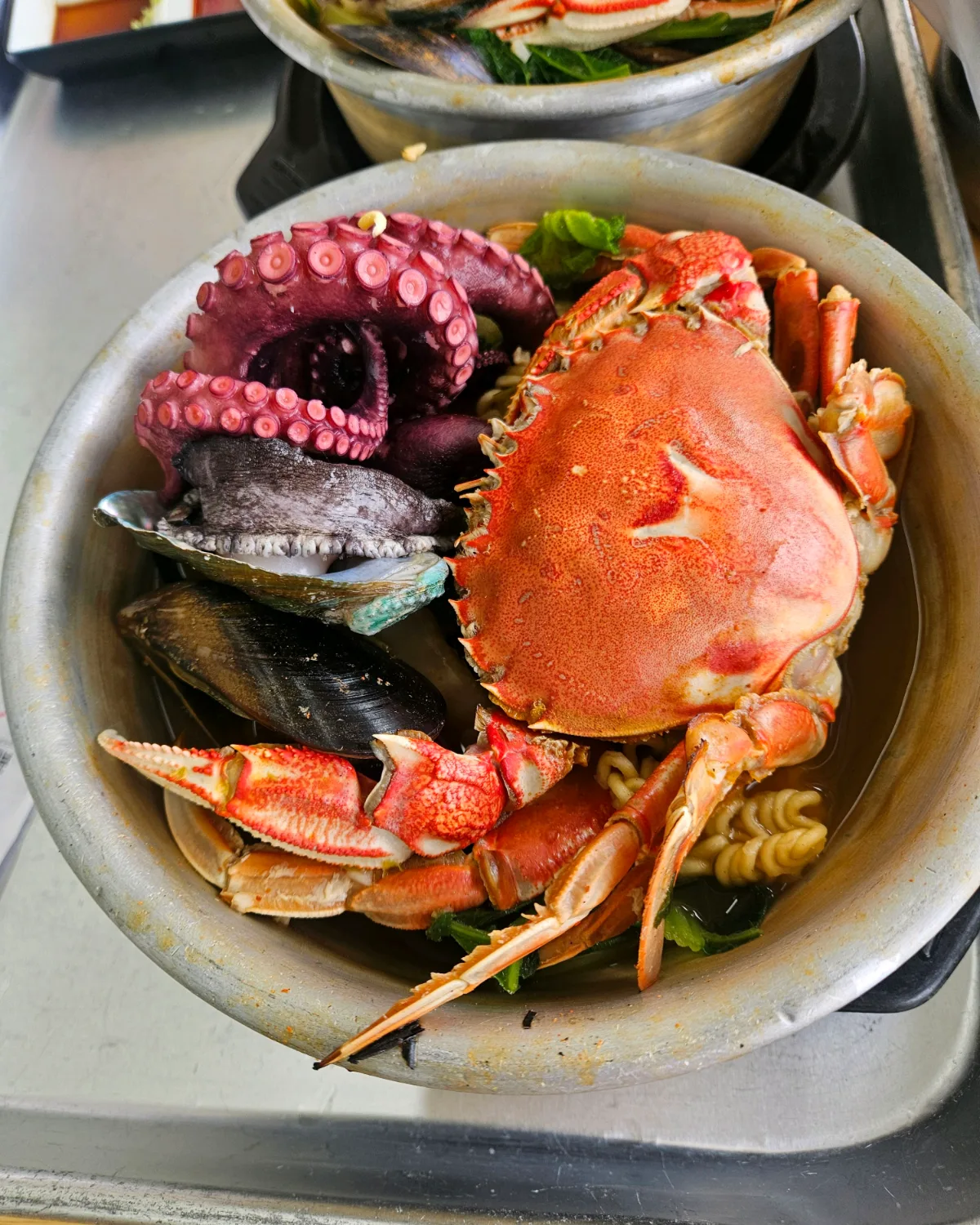 ノラバ — カニとタコがのったラーメン