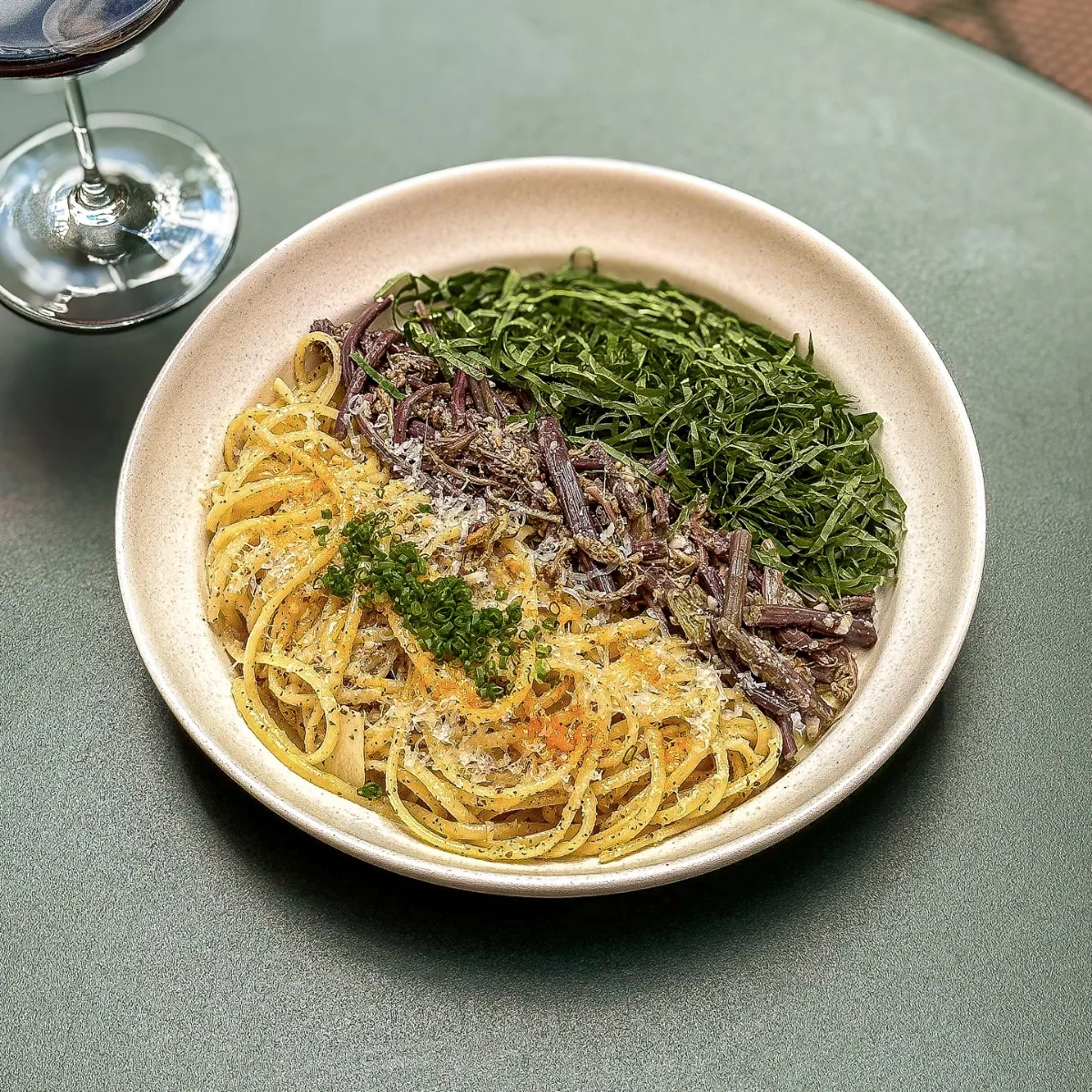 ワラビとエゴマの葉のパスタ