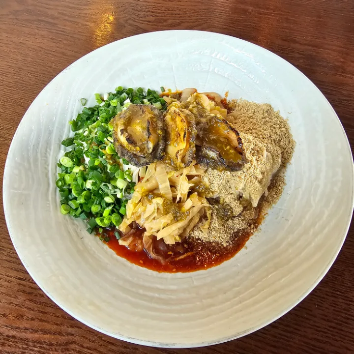 アワビのピリ辛ビビン麺