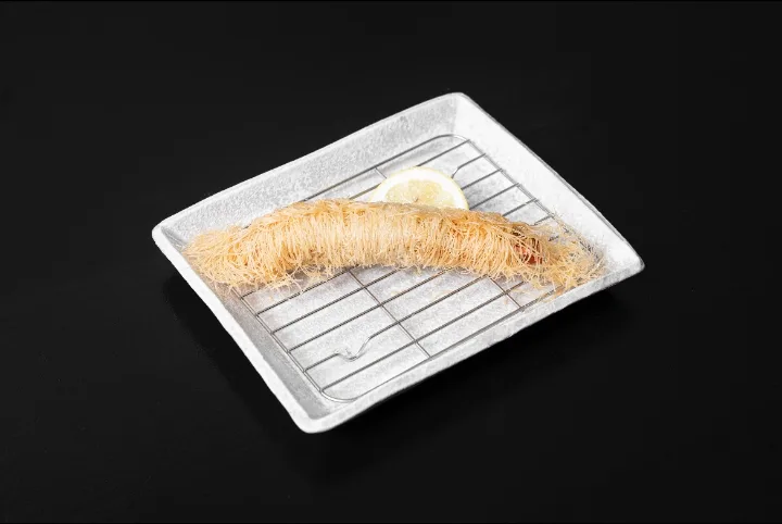 細い衣を巻いたカダイフ巻きエビフライ